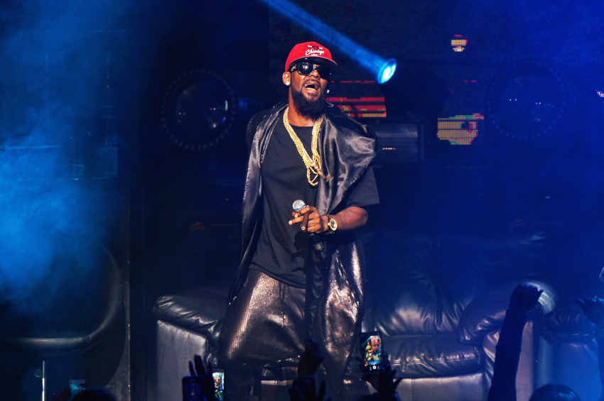 R.Kelly Cancels 4 Shows Due To Poor Ticket Sales R.Kelly Cancels 4 Shows Due To Poor Ticket Sales