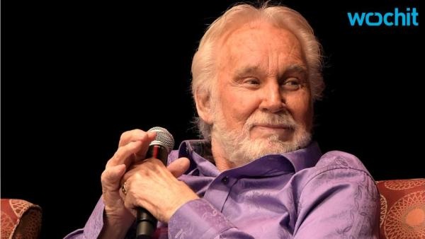 kenny rogers reveals the news of his first christmas album in 17 kenny rogers christmas album