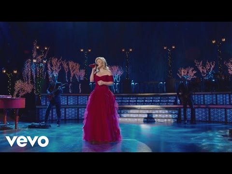 Top 5 Kelly Clarkson songs from 'Wrapped in Red'