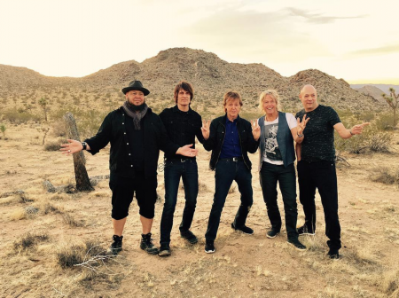 In between weekends of Desert Trip in October, Paul McCartney threw an impromptu show at Pappy and Harriet's in Pioneertown, California.