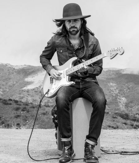 AXS Exclusive: Travis Marsh premiere's new single 'Lay Me Down'