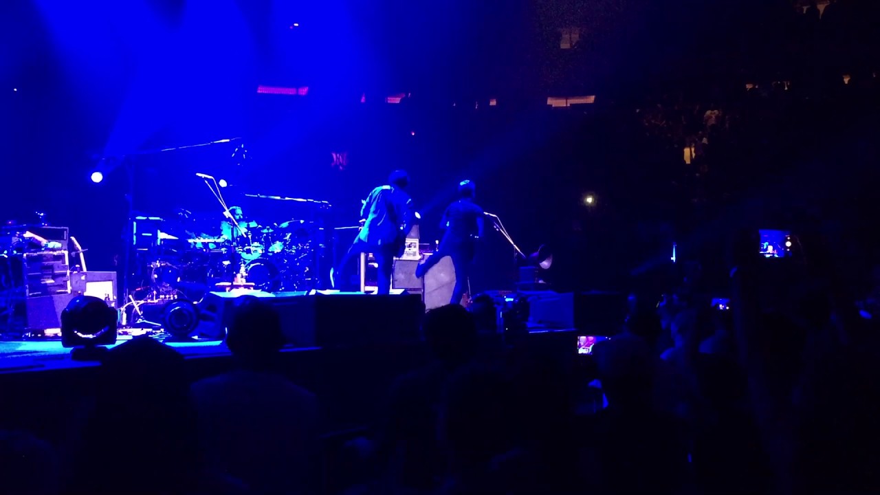 Watch Phish's Mike Gordon and Trey Anastasio dance during the band's Baker's Dozen run