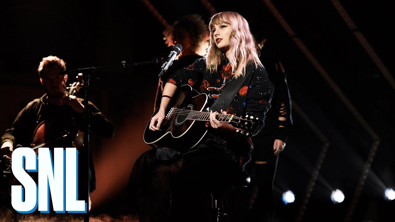 Watch Taylor Swift Perform Stripped Down Acoustic Version