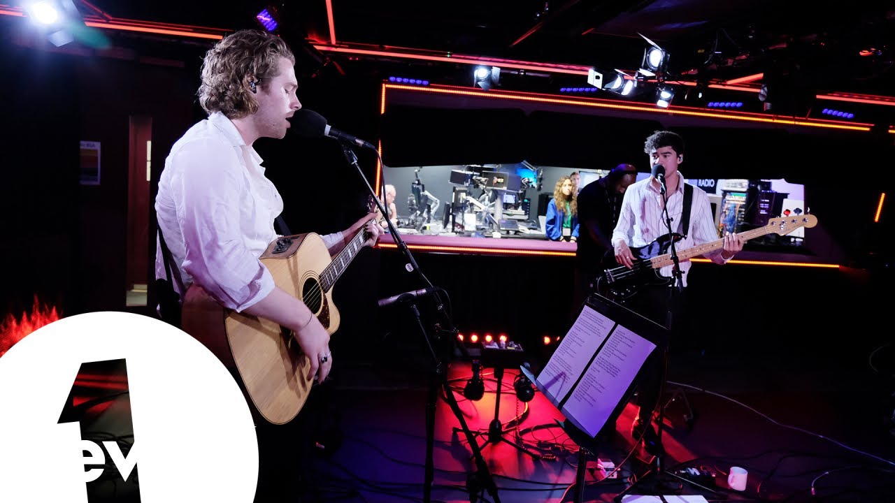 Watch 5 Seconds of Summer perform acoustic version of 'Youngblood'