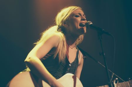 Interview: Singer-Songwriter Emily Kinney discusses her beautiful new album, ‘Oh, Jonathan’