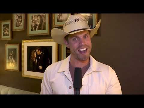 Trace Adkins interrupts Dustin Lynch to invite him to join Grand Ole Opry (Watch)