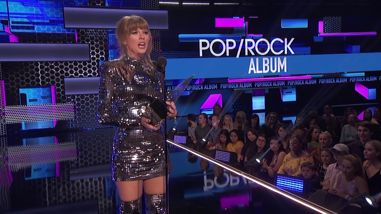 Taylor Swift Wins Artist Of The Year At 2018 Amas Makes