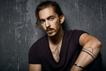 dennis lloyd announces never go back tour 2019 axs dennis lloyd announces never go back tour 2019 axs